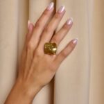 Δαχτυλίδι τετράγωνο με ανάγλυφο κυματιστό σχέδιο χρυσό