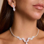 Σετ κολιέ - σκουλαρίκια με σχέδιο φύλλα κρεμαστά με στρας ασημί