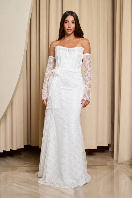 Νυφικό maxi με κεντημένα σχέδια δαντέλας και κεντημένους κρυστάλλους