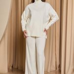 Σετ πλεκτό μπλούζα - παντελόνι με ζιβάγκο και διακοσμητικά κουμπιά μπεζ