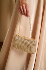 Tσάντα clutch με κρύσταλλα χρυσή - Image 3