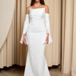 Φόρεμα maxi στράπλες με μανίκια και ντραπέ μπούστο λευκό