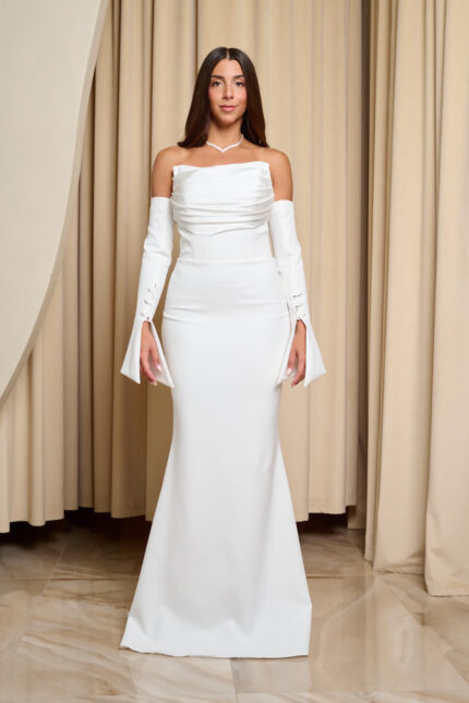 Φόρεμα maxi στράπλες με μανίκια και ντραπέ μπούστο λευκό