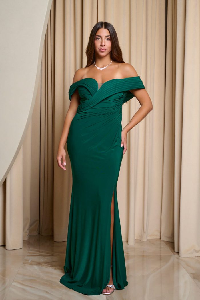 Φόρεμα maxi off shoulder με σούρες και πλαϊνό σκίσιμο κυπαρισσί
