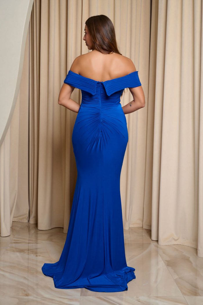 Φόρεμα maxi off shoulder με σούρες και πλαϊνό σκίσιμο μπλε ρουα