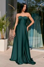 Φόρεμα maxi σατέν στράπλες με σκίσιμο κυπαρισσί - Image 2