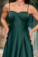 Φόρεμα maxi σατέν στράπλες με σκίσιμο κυπαρισσί - Image 6
