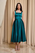 Φόρεμα midi σατέν με τιράντες κυπαρισσί