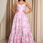 Φόρεμα maxi μπροκάρ στράπλες με ανάγλυφο ροζ σχέδιο λευκό