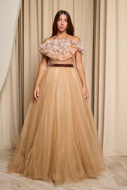 Φόρεμα maxi off shoulder με τούλι και τρισδιάστατο γκλίτερ ανοιχτό καφέ
