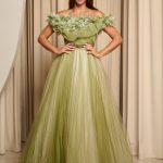 Φόρεμα maxi off shoulder με τούλι και τρισδιάστατο γκλίτερ λαδί