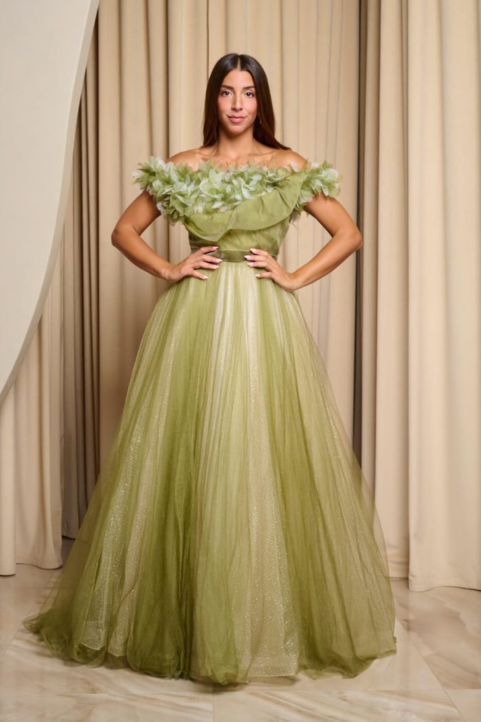 Φόρεμα maxi off shoulder με τούλι και τρισδιάστατο γκλίτερ λαδί