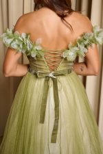 Φόρεμα maxi off shoulder με τούλι και τρισδιάστατο γκλίτερ λαδί