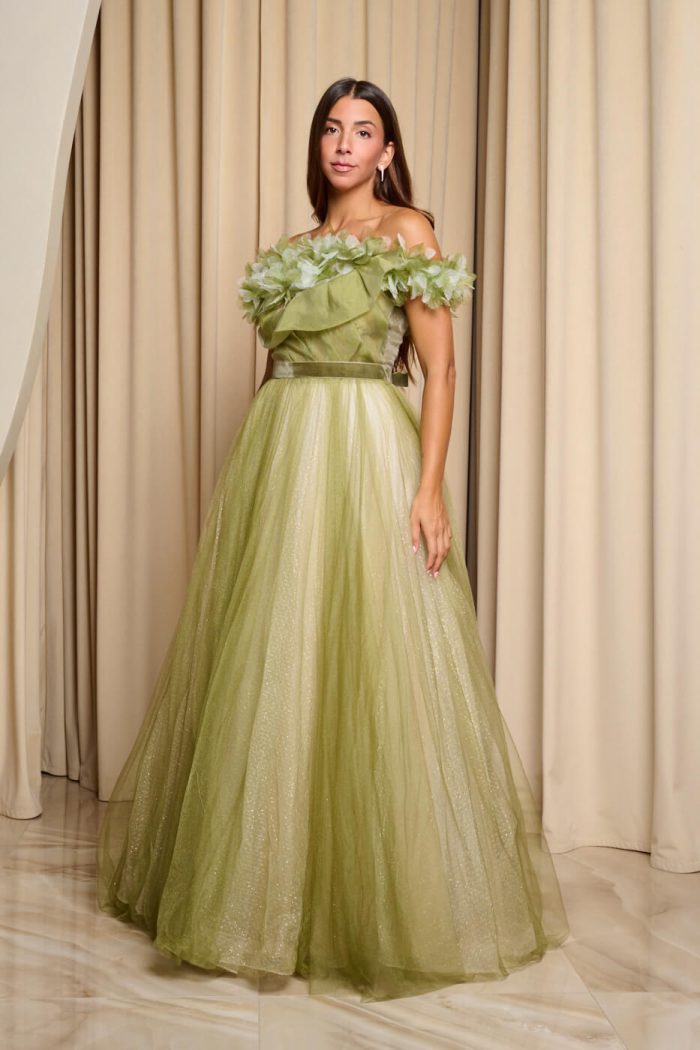 Φόρεμα maxi off shoulder με τούλι και τρισδιάστατο γκλίτερ λαδί