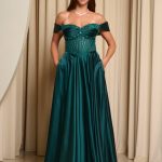 Φόρεμα maxi σατεν off shoulder με κορσέ κυπαρισσί