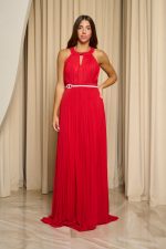 Φόρεμα maxi πλισέ με halter λαιμόκοψη και ραμμένη ζώνη κόκκινο