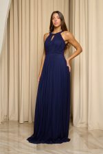 Φόρεμα maxi πλισέ με halter λαιμόκοψη και ραμμένη ζώνη midnight blue - Image 6