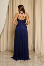 Φόρεμα maxi πλισέ με halter λαιμόκοψη και ραμμένη ζώνη midnight blue - Image 7