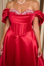 Φόρεμα maxi γυαλιστερή οργάντζα off shoulder με κορσέ κόκκινο