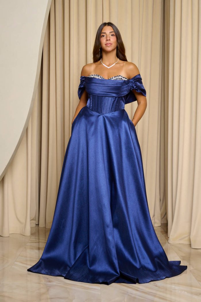 Φόρεμα maxi γυαλιστερή οργάντζα off shoulder με κορσέ midnight blue - Image 3
