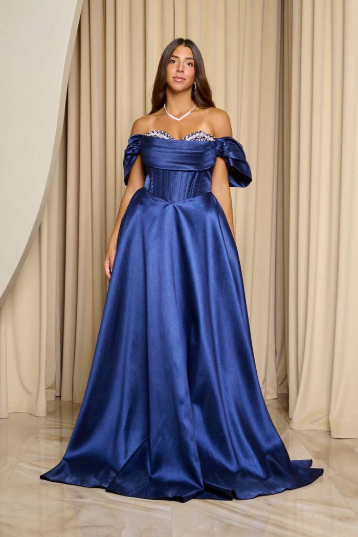 Φόρεμα maxi γυαλιστερή οργάντζα off shoulder με κορσέ midnight blue - Image 4