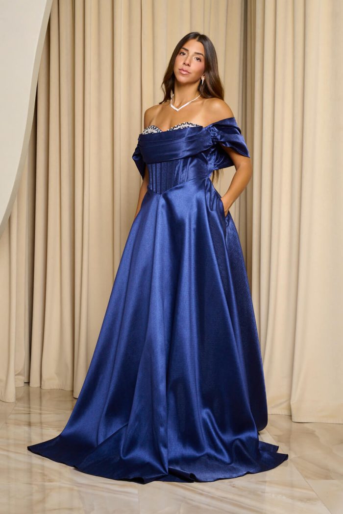 Φόρεμα maxi γυαλιστερή οργάντζα off shoulder με κορσέ midnight blue - Image 6