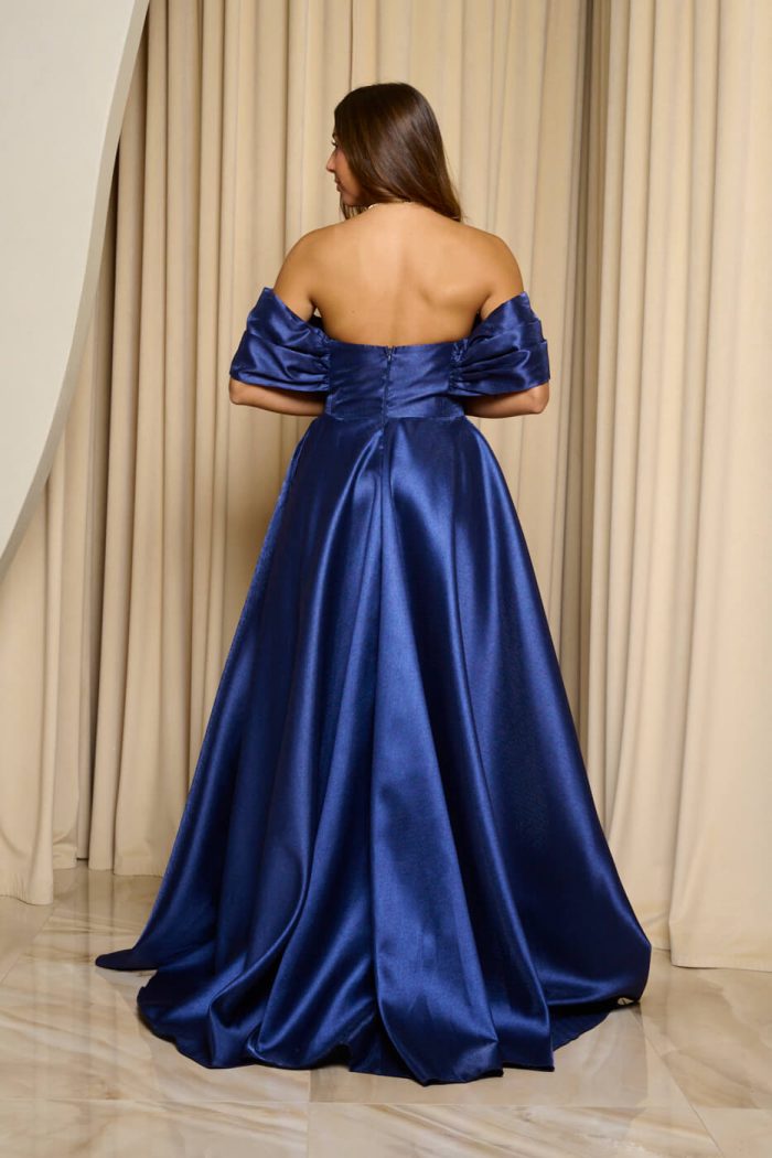 Φόρεμα maxi γυαλιστερή οργάντζα off shoulder με κορσέ midnight blue - Image 7
