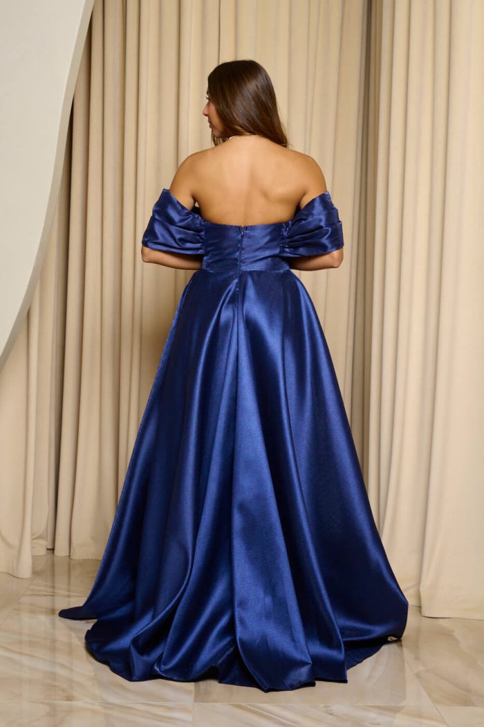 Φόρεμα maxi γυαλιστερή οργάντζα off shoulder με κορσέ midnight blue - Image 8