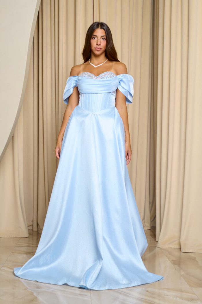 Φόρεμα maxi γυαλιστερή οργάντζα off shoulder με κορσέ baby blue - Image 4