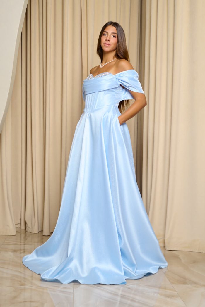 Φόρεμα maxi γυαλιστερή οργάντζα off shoulder με κορσέ baby blue - Image 6