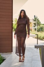 Φόρεμα maxi με δαντέλα και mock neck καφέ