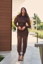 Φόρεμα maxi με δαντέλα και mock neck καφέ