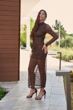 Φόρεμα maxi με δαντέλα και mock neck καφέ