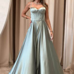 Φόρεμα maxi σατέν με σκίσιμο μέντα