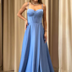 Φόρεμα maxi σατέν στράπλες με σκίσιμο dusty blue