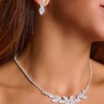 Σετ κολιέ - σκουλαρίκια με σχέδιο φύλλα κρεμαστά με στρας ασημί