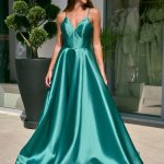 Φόρεμα maxi κλος με λεπτές τιράντες κυπαρισσί