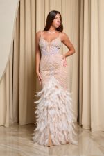 Φόρεμα maxi με κεντημένα στο χέρι στρας και feathers nude