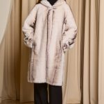 Γούνα με κουκούλα και στρας κοσμήματα γκρι ανοιχτό