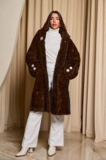 Γούνα με κουκούλα και στρας κοσμήματα καφέ