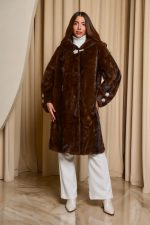 Γούνα με κουκούλα και στρας κοσμήματα καφέ