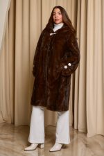 Γούνα με κουκούλα και στρας κοσμήματα καφέ