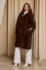 Γούνα με κουκούλα και στρας κοσμήματα καφέ