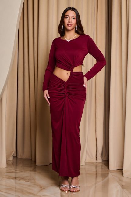 Φόρεμα maxi με cut-out στην μέση και σούρες βουργουνδί