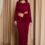 Φόρεμα maxi με cut-out στην μέση και σούρες βουργουνδί