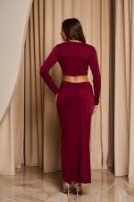 Φόρεμα maxi με cut-out στην μέση και σούρες βουργουνδί