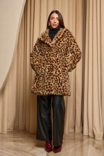 Γούνα με πέτο γιακά και τσέπες animal print