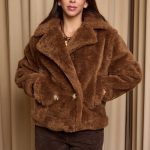 Γούνα με τσέπες και διακοσμητικά ζωνάρια καφέ