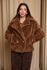 Γούνα με τσέπες και διακοσμητικά ζωνάρια καφέ