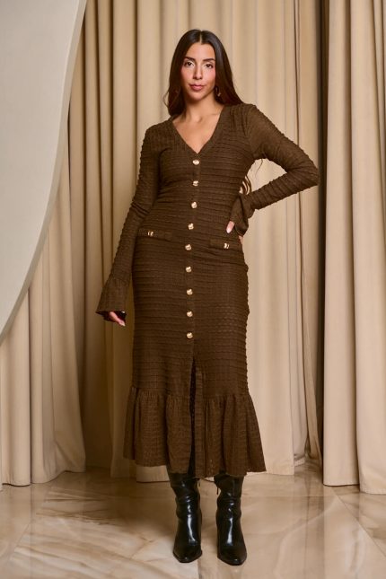 Φόρεμα midi με ανάγλυφο ύφασμα και χρυσά κουμπιά καφέ